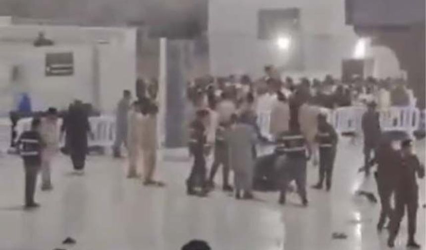 Mekke'de canlı bomba alarmı!