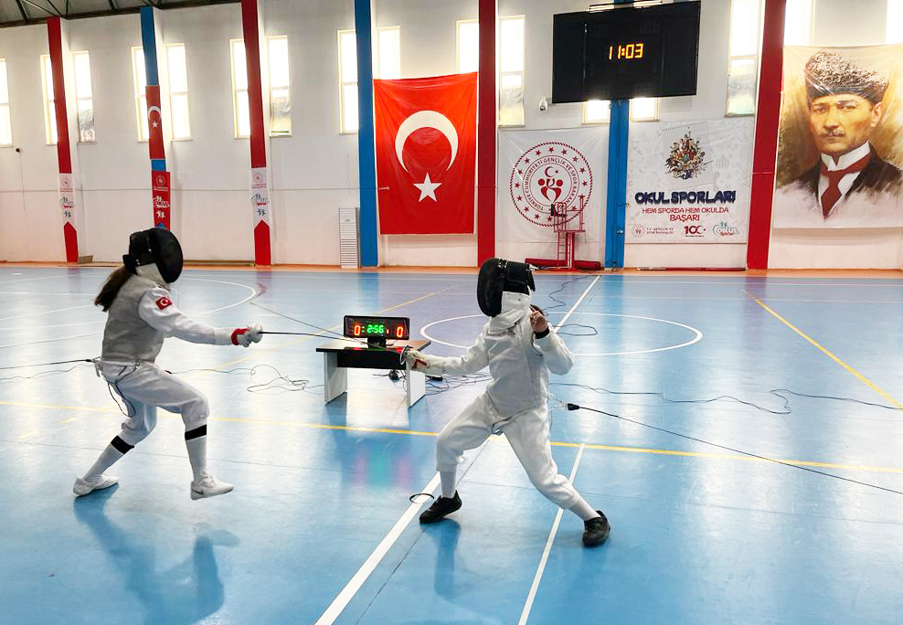 SANKO OKULLARI ÖĞRENCİLERİNİN ESKRİM BAŞARISI (3)