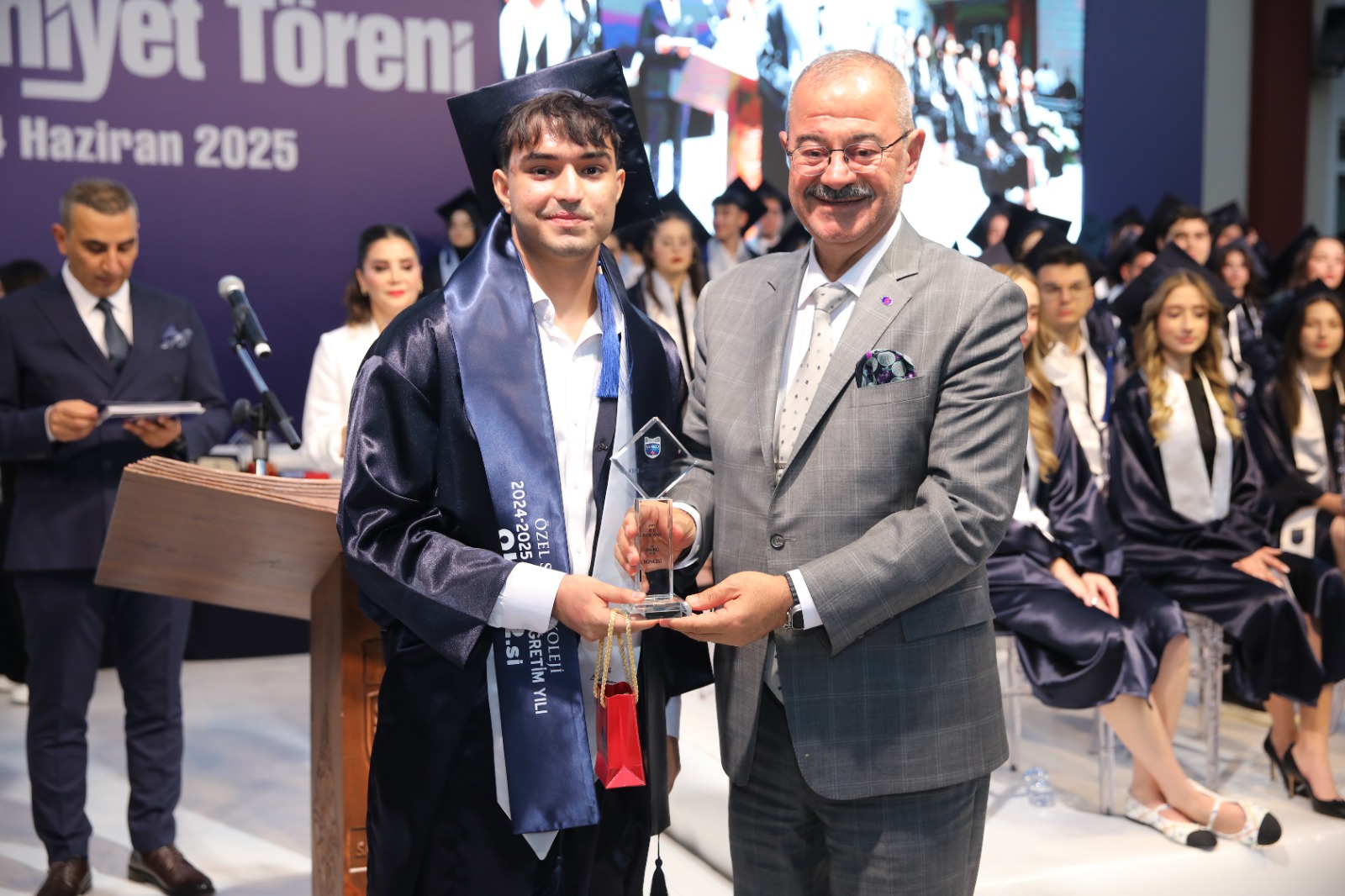 Sanko Okullari'nda Mezuni̇yet Heyecani (2)