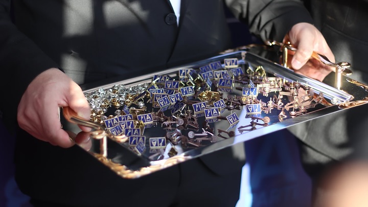 576094095 17899299906324712 3296882639303948193 N