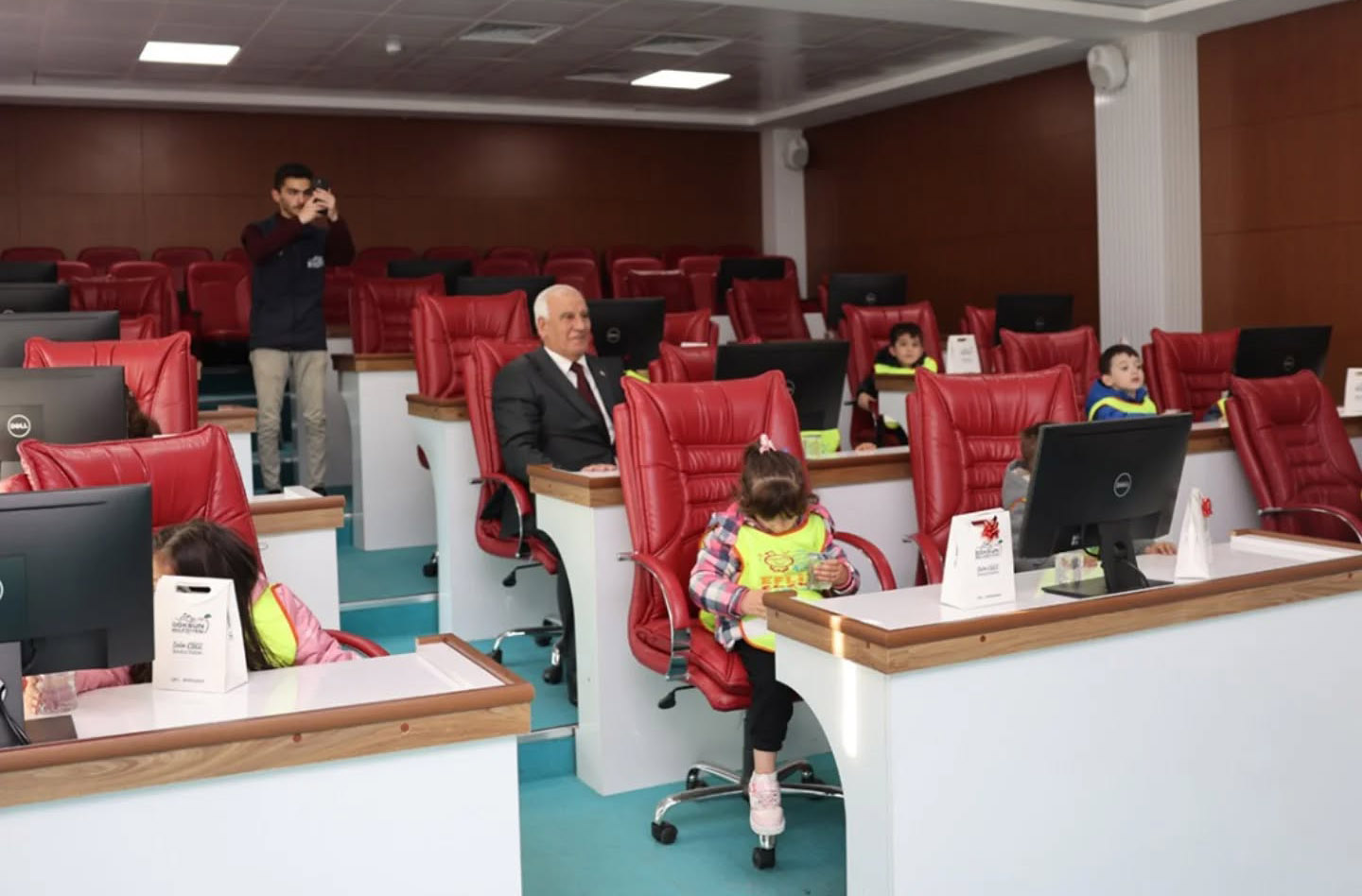 587531838 17917307808208720 1585577811485175360 N