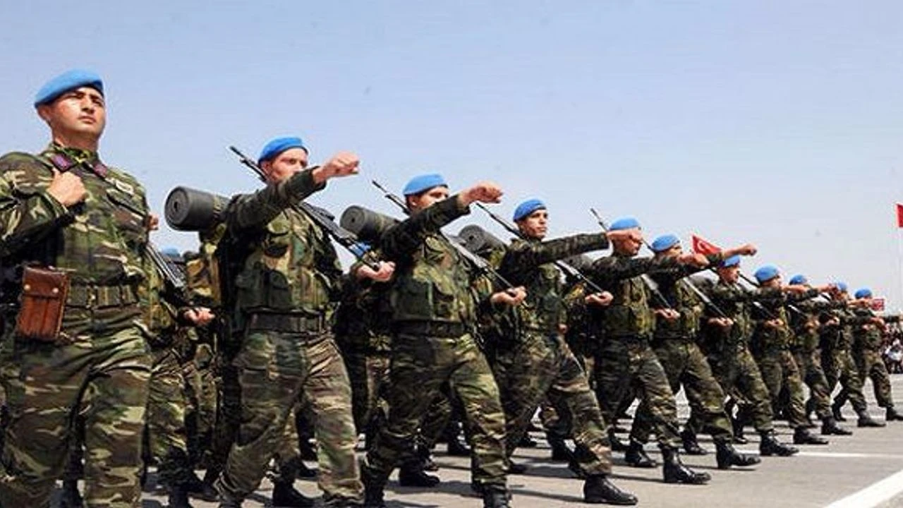 Asker Kacagi Calistiran Isverene Hapis Cezasi E41C5