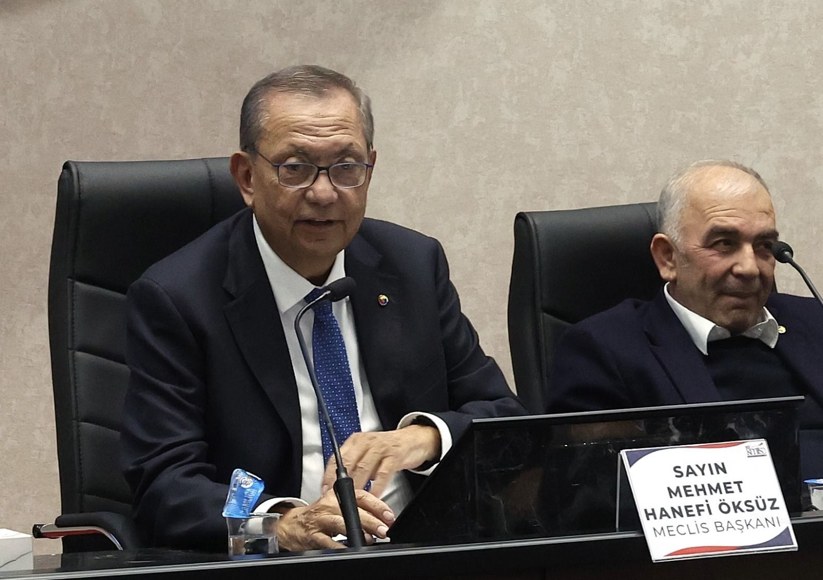 2F327B19 063D 4D7B 805C Ca12C777A875