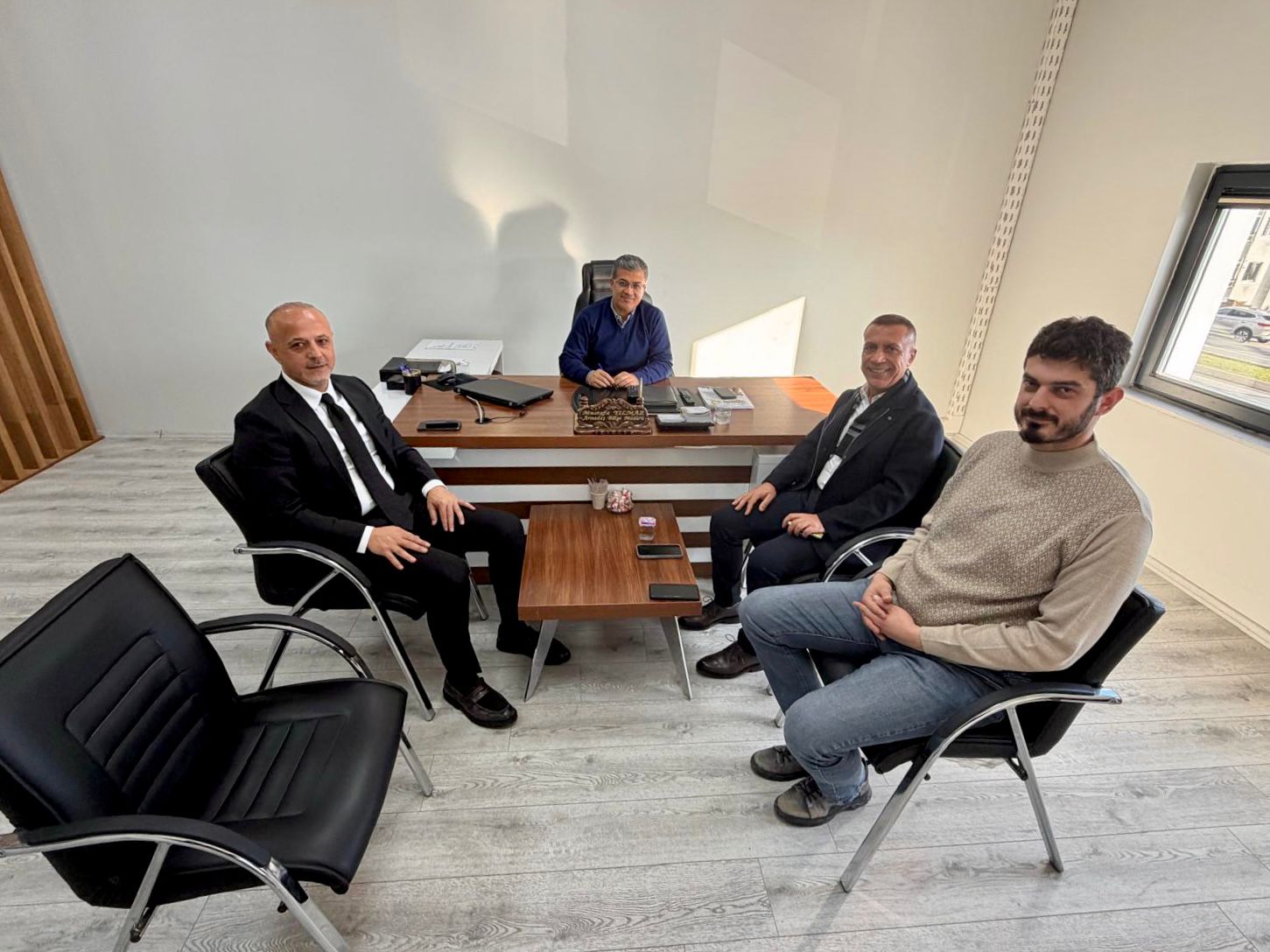 32902729 8C16 4700 9363 00292E1Ceae0