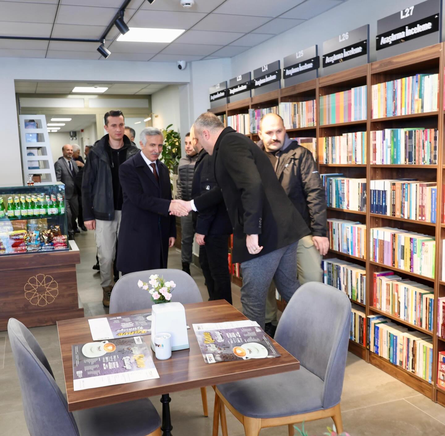 609687732 17860339617569096 3749893766302517297 N