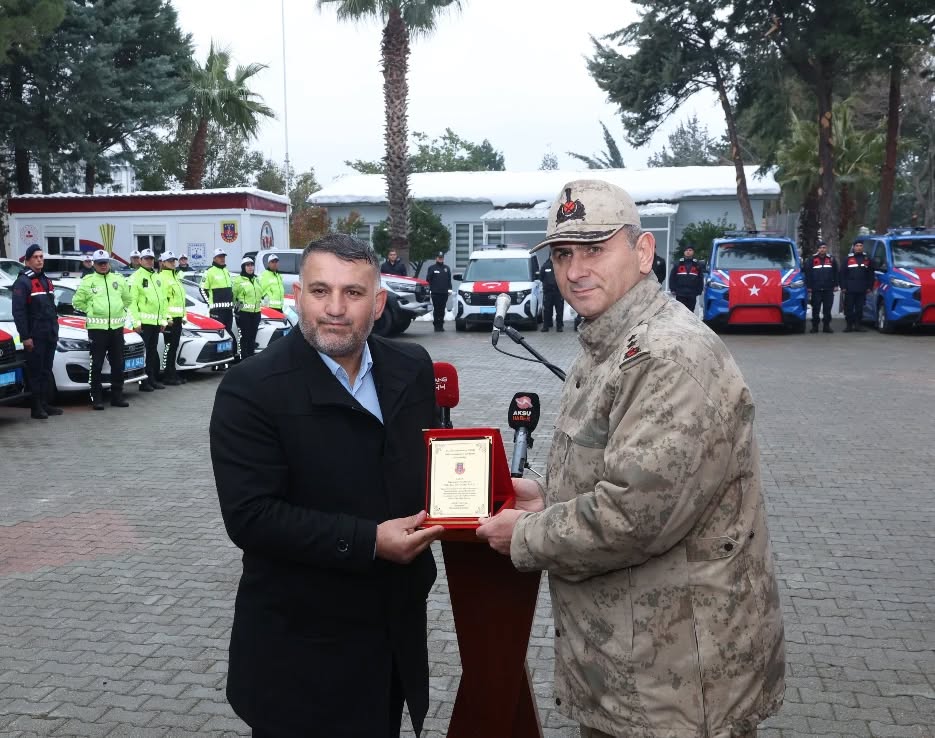 612211883 17861102334569096 2007636755163481000 N