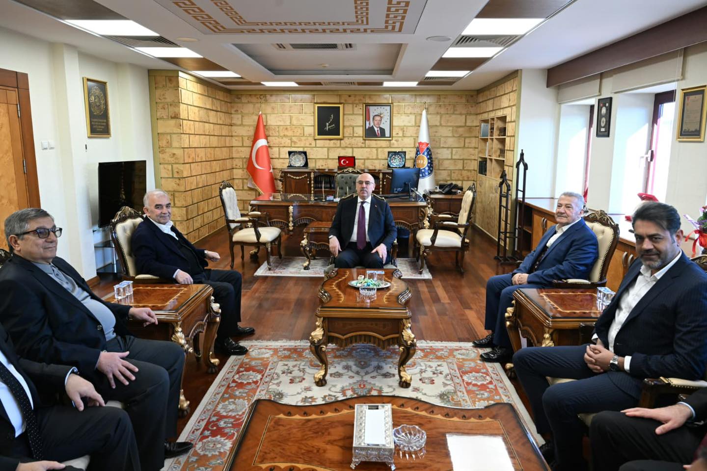 615966300 892686106463627 2532968651945011827 N