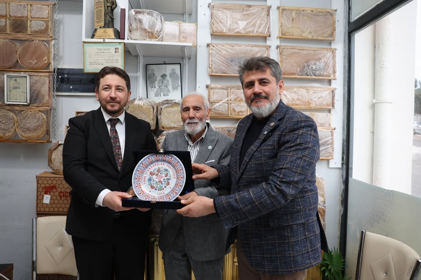 622600545 18178033576369839 2388463969185883280 N