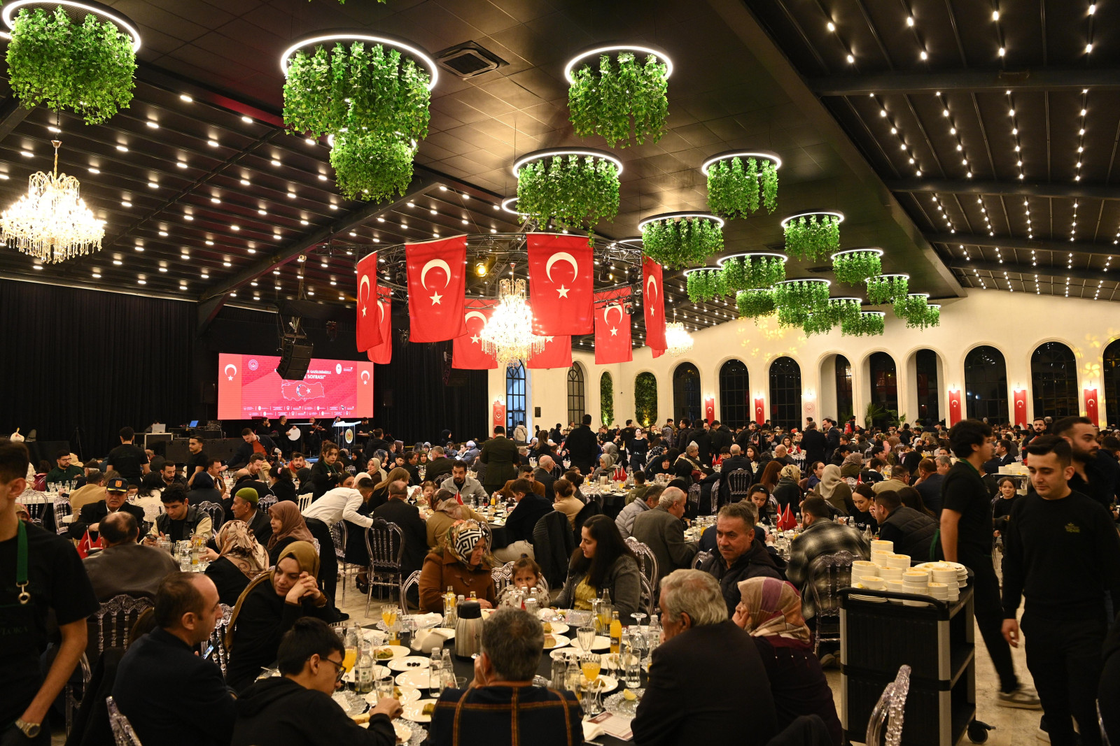 Buyuk Aile Sofrasi 6