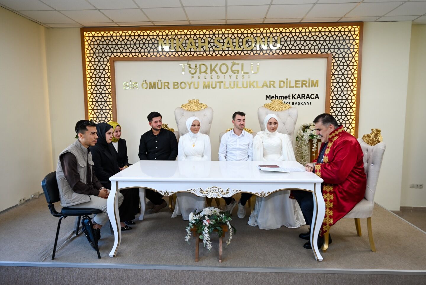 656640743 18428838277136337 8527961179295345072 N