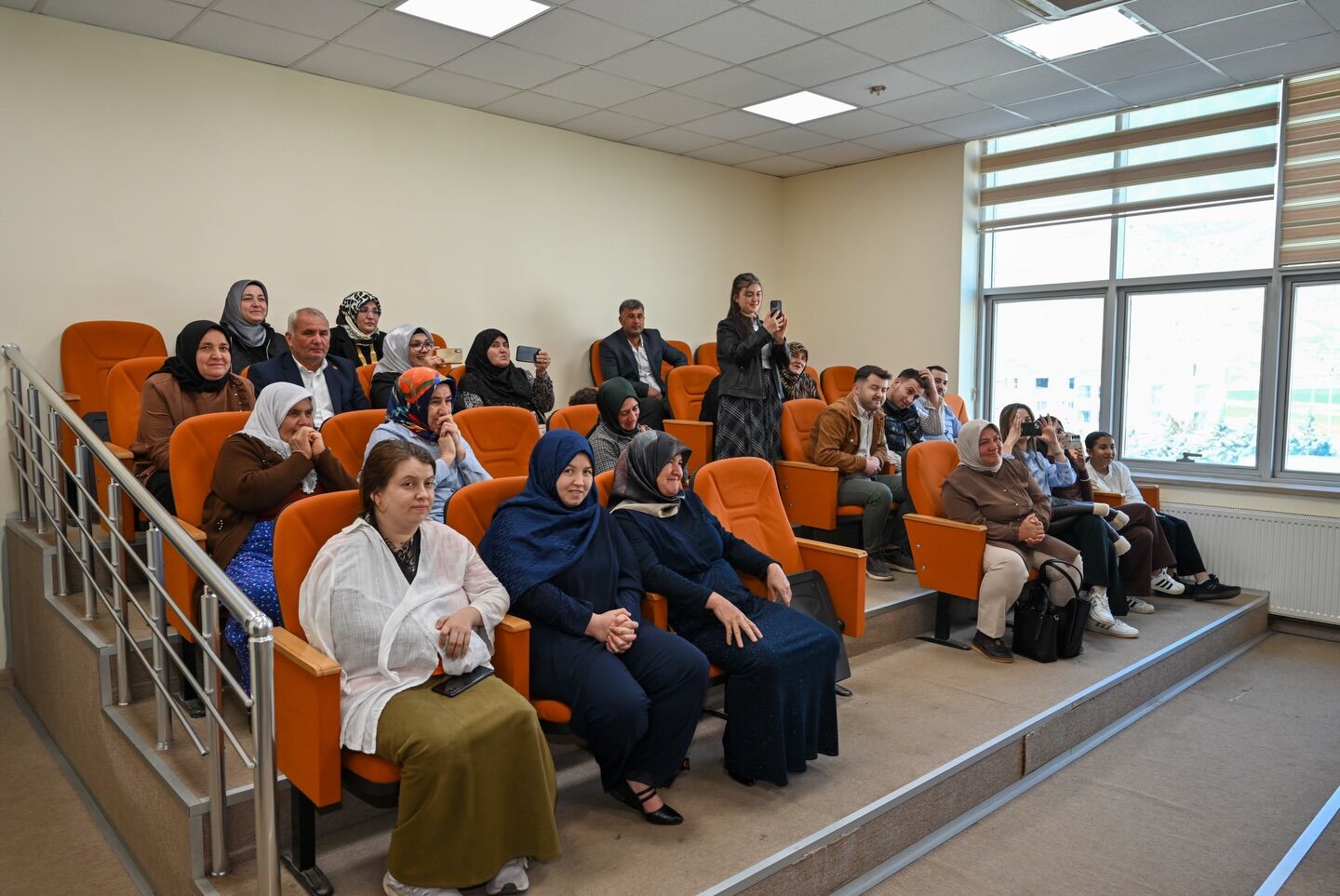 657373172 18428838289136337 7418659632694006258 N