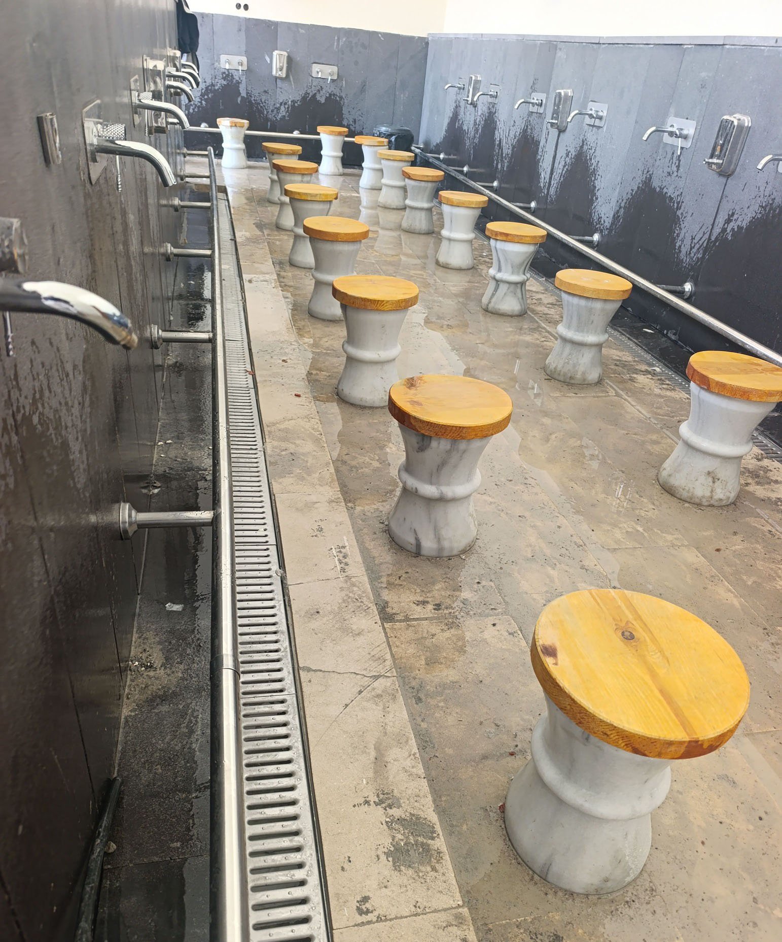 660424400 3182384791933511 5868579932507601937 N