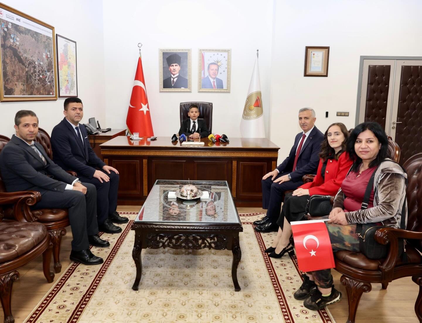 670949219 17877541332569096 2546817592408844343 N