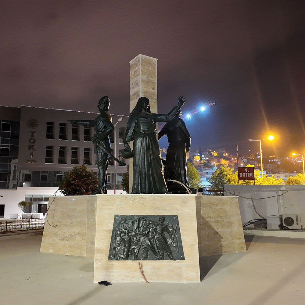 Kıbrıs Meydanı (1)