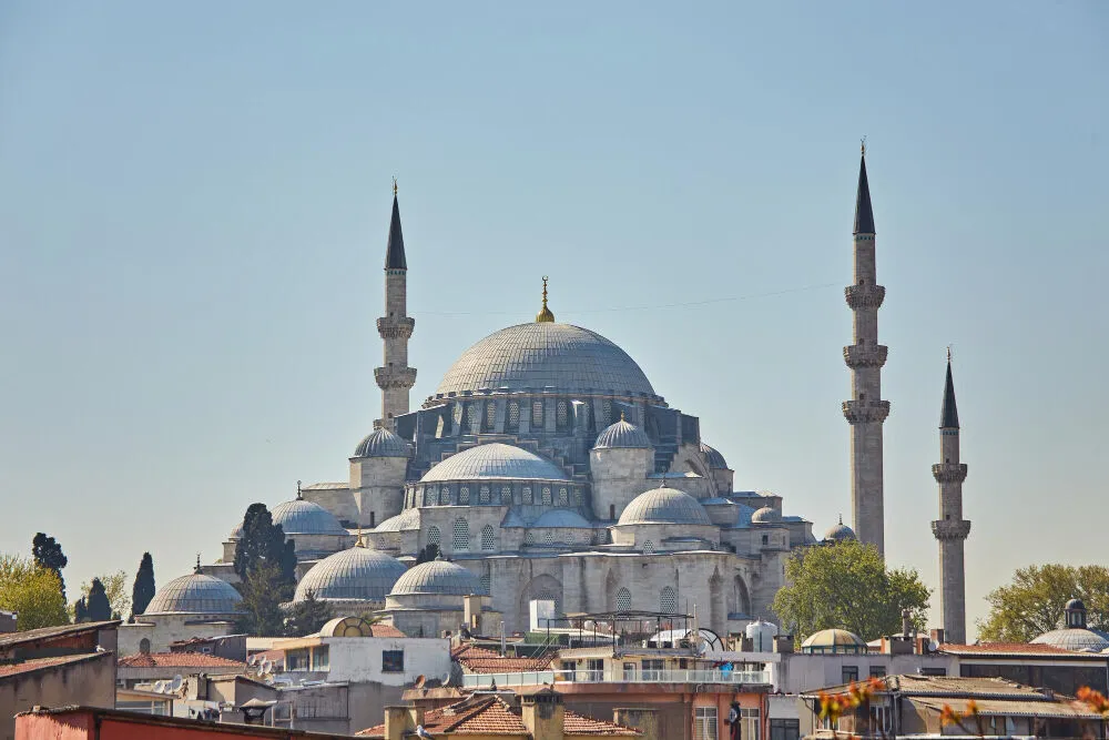 Cuma hutbesini kaçıranın namazı kabul olur mu? Cuma hutbesini dinlemek zorunlu mu?
