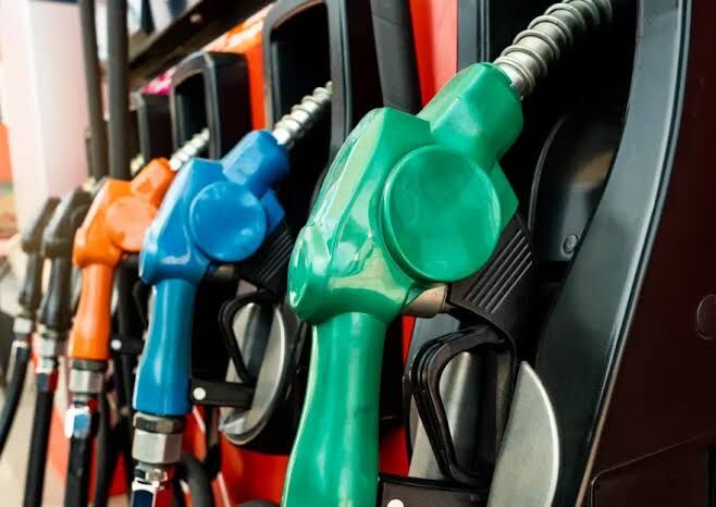 Benzine gece yarısı büyük zam geliyor! Benzin fiyatı 80 TL’yi aşacak!
