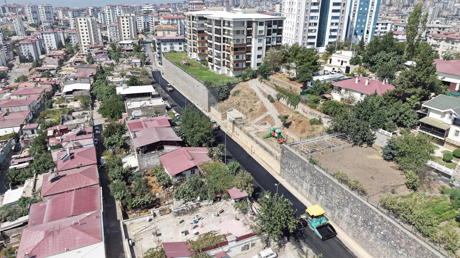 Büyükşehir, Kâtip Çelebi Caddesi’nde Asfalt Mesaisini Sürdürüyor!