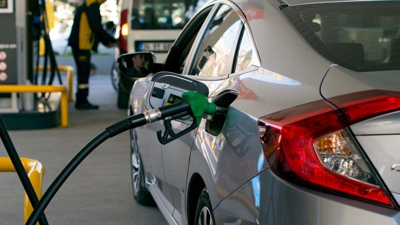 Benzinde 1 Ekim alarmı: Eşel mobil sona eriyor, 12,48 TL'lik zam gündemde!